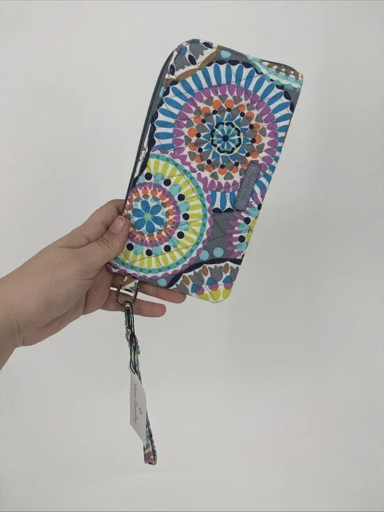NWT Vera Bradley RFID Tech Wristlet - Sunny Medallion Print - Picture 2 of 7